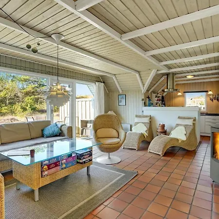 Nice In Blvand With 3 Bedrooms And Wifi בלבאנד